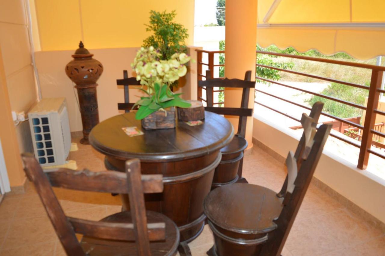 Villa Avatos - Near To The Port Of Rafina And The Airport Of Athens Agios Spyridon  Bagian luar foto